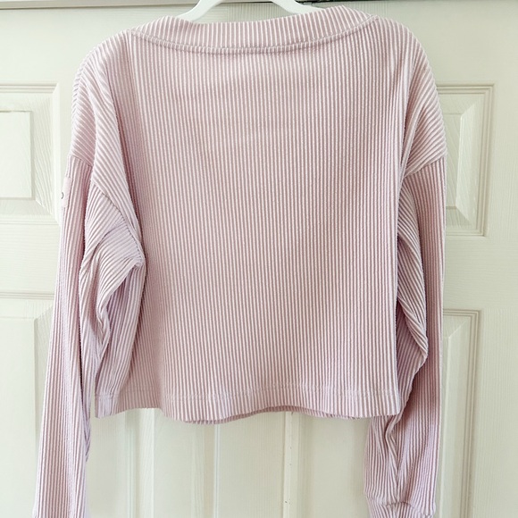 Alo Ribbed Pink Crop Sweater - Picture 2 of 3